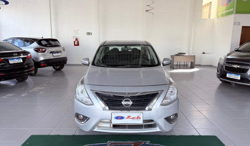 
								Nissan Versa cheio									