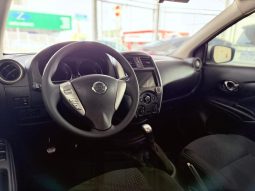 
										Nissan Versa cheio									