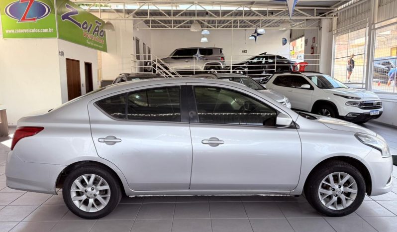 
								Nissan Versa cheio									