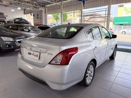 
										Nissan Versa cheio									