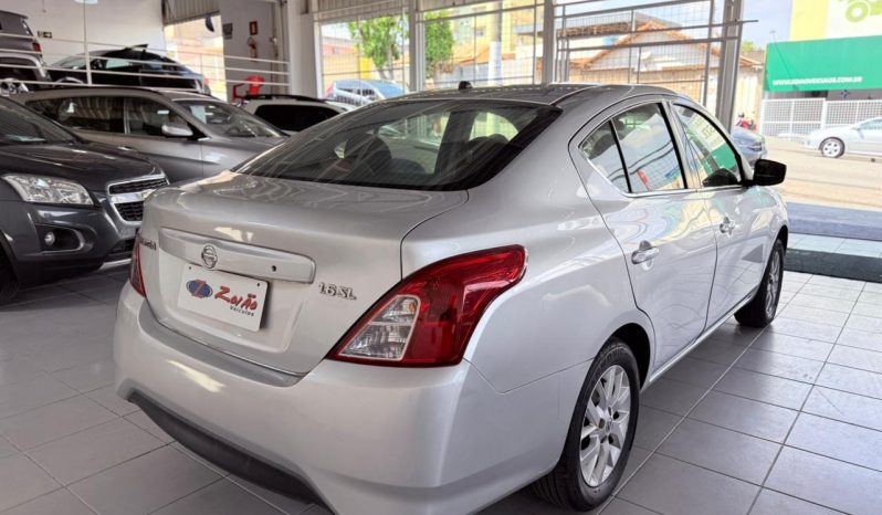 
								Nissan Versa cheio									
