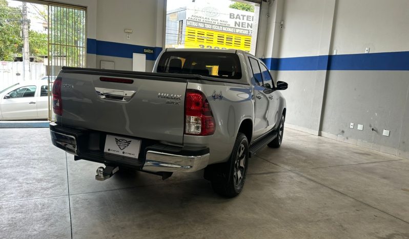 
								Toyota Hilux cheio									
